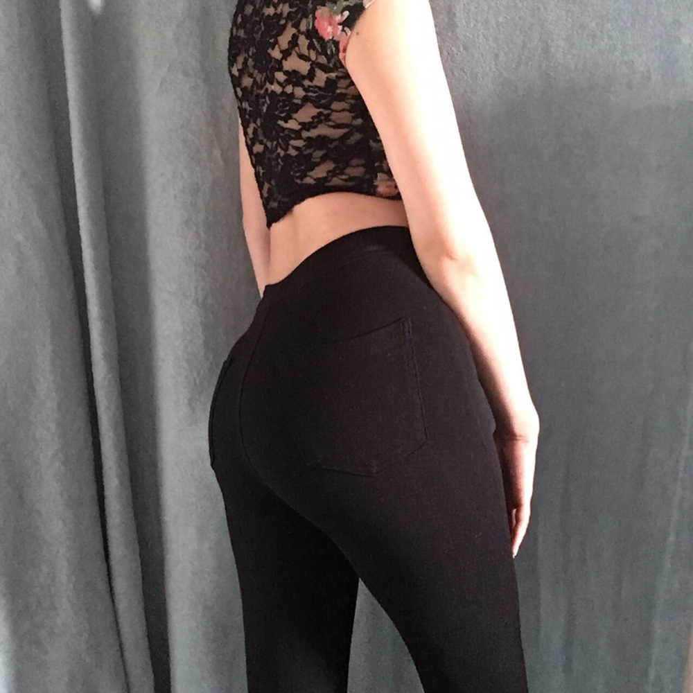 Black High-Waited Jegging Pants